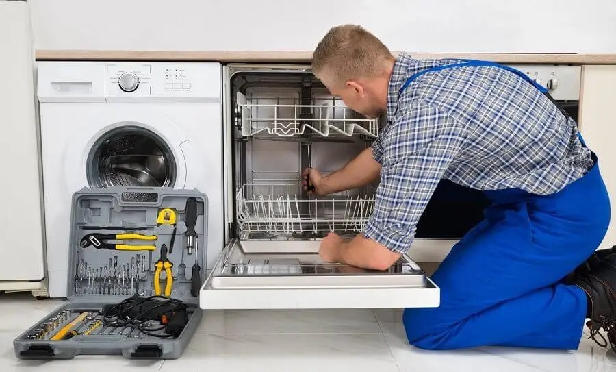 Darıca Siemens servisi teknisyen ekibi beyaz eşya tamiri yaparken